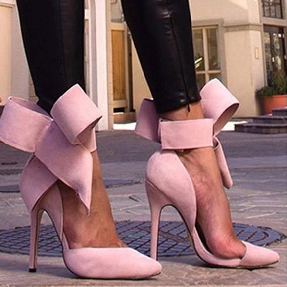 Think Vintage Online Shoes - - ✨PINK SUEDE FOUR SEASONS WOMAN’S BOW HEEL NWT*✨